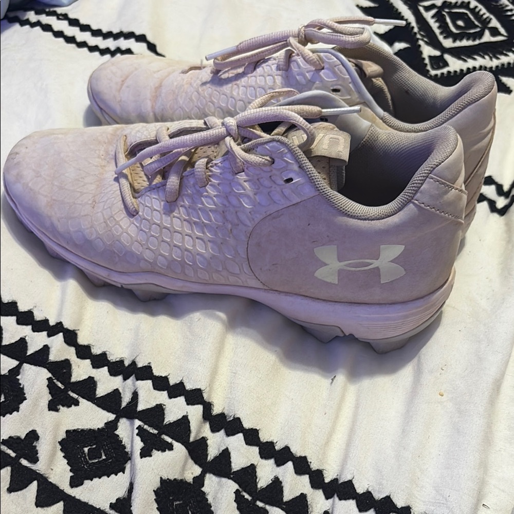 Under Armour white softball cleats  with Mesh Upper and Cushioning
